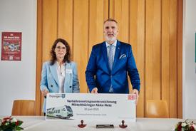 Außenansicht modernisierter roter Triebwagen für das Nordthüringennetz.