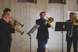 Blasmusiker beim Musizieren