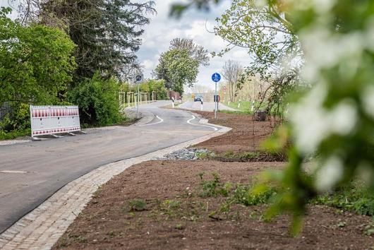 Blick auf den neuen Radweg stadtauswärts Richtung Gaberndorf