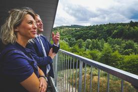 Ministerin Karawanskij und Benjamin Redlingshöfer von der AWO