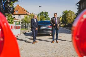 Staatssekretär Torsten Weil und Bürgermeister der Gemeinde "Am Ohmberg" Heiko Steinecke