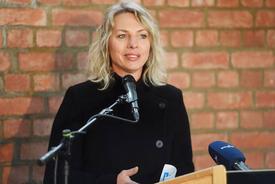 Ministerin Karawanskij beim Grußwort