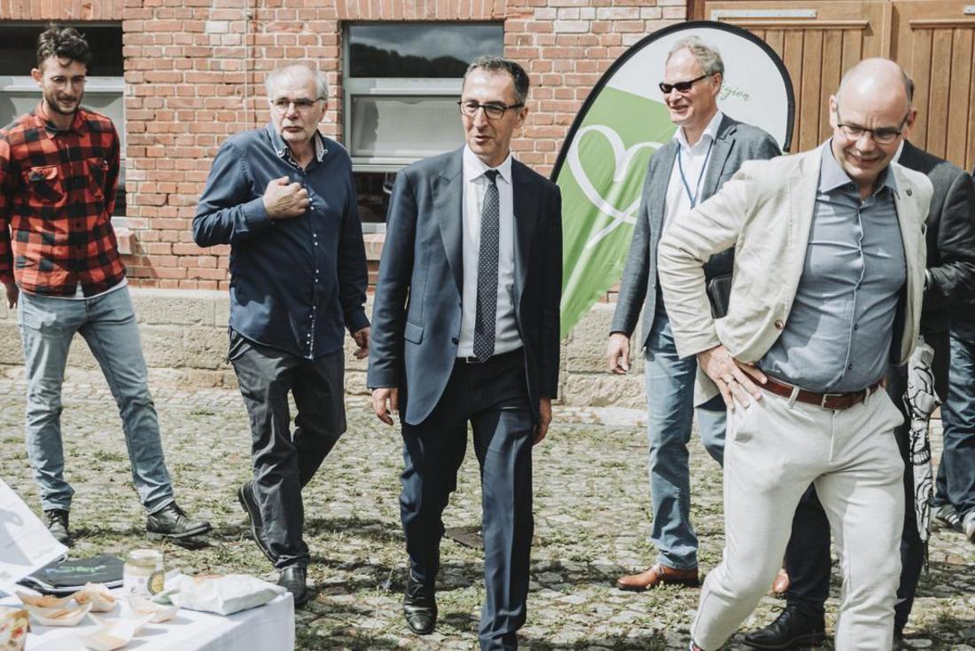 Bundesminister Cem Özdemir besucht im Rahmen seiner Sommertour das Stiftsgut Wilhelmglücksbrunn in Creuzburg. | Foto: T. Hoppen (TLBG)