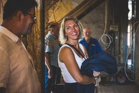 Ministerin Karawanskij besichtigt gemeinsam mit Eigentümer Marko Vogt die Baustelle