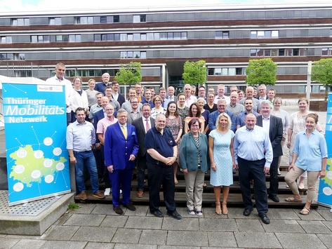 Gruppenfoto der Gründungsmitglieder des Thüringer Mobilitätsnetzwerks am 22. Juli 2024