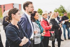 Staatssekretärin Schönig, OB Thomas Nitzsche (Jena) und weitere Personen im Publikum