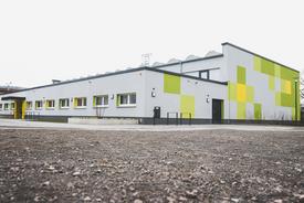 Außenansicht der generalsanierten Schulsporthalle von Gymnasium 10 / Grundschule 3 | Foto: D. Santana (TMIL)