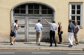 Stopp vor dem ehemaligen Lehrerseminar Hildburghausen.
