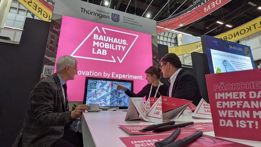 Blick auf Messestand des TMIL