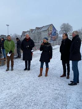 Matthias Bärwolff, Beigeordneter für Bau, Verkehr und Sport der Stadt Erfurt Alexander Reintjes, Leiter Tiefbau- und Verkehrsamt Erfurt Chefin Tobias J. Knoblich, Beigeordneter für Kultur und Stadtentwicklung der Stadt Erfurt Oberbürgermeister Andreas Bausewein stehen auf neu freigegebener Brücke