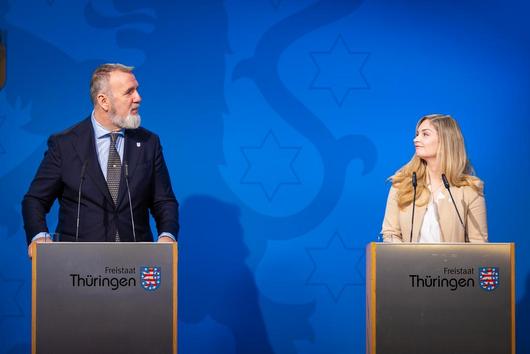 Regierungsmedienkonferenz, 16.12.2025 - Steffen Schütz und Milen Starke stellen Digitalstrategie Smart State vor