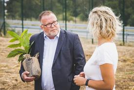 Arterns Bürgermeister Torsten Blümel im Gespräch mit der Ministerin