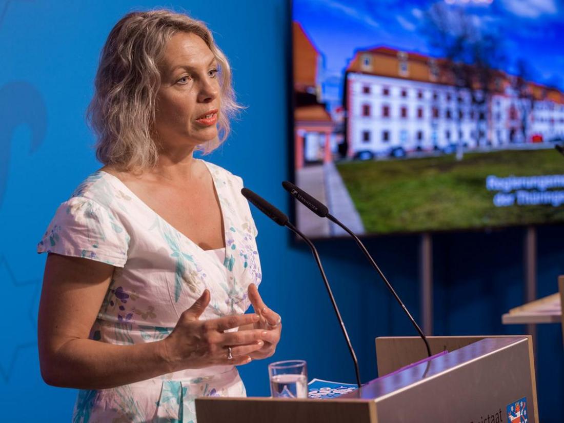 Ministerin Karawanskij bei der Regierungsmedienkonferenz am 30. Juni 2023