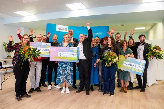 Jubelnde Gewinner der drei Thüringer Demografiepreise 2025