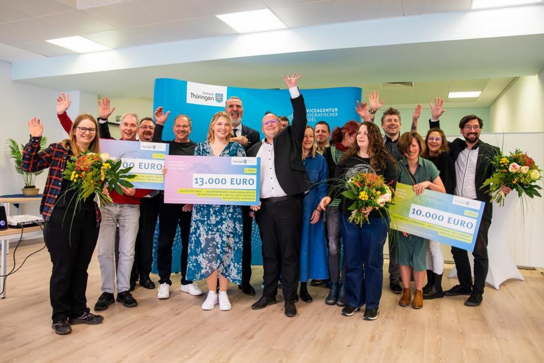 Jubelnde Gewinner der drei Thüringer Demografiepreise 2025