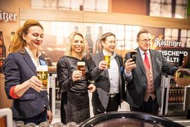 Katja Walther und Uwe Helmsdorf empfingen Ministerin Susanna Karawanskij und Ministerpräsident Bodo Ramelow am Stand der Köstritzer Brauerei
