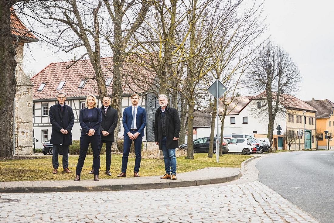 Von links nach rechts: Philippe Rossignol (Via Solutions Thüringen), Ministerin Susanna Karawanskij, Ludger Sehr (Deges), Daniel Markau (Deges) und Landrat Harald Zanker (Unstrut-Hainich-Kreis)