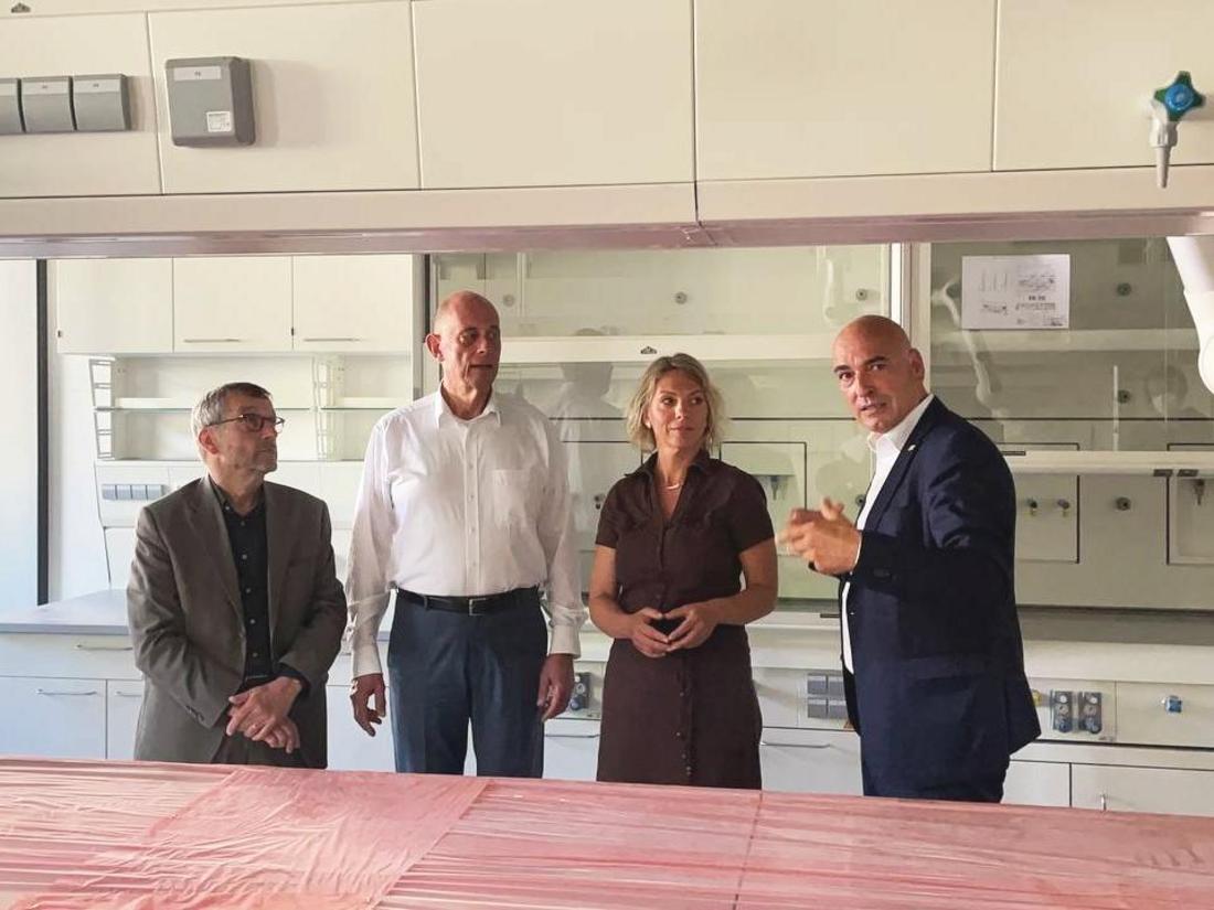 Ministerin Karawanskij und Minister Tiefensee besichtigen das CEEC Jena