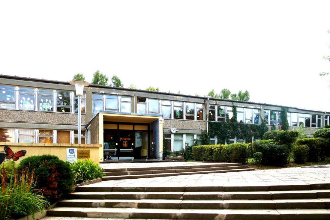 Außenansicht der Grundschule "Saarbachtal" in Gera