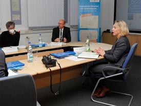 Herr Schwämmlein (Thüringer Heimatbund), Präsident Uwe Köhler (TLBG) und Ministerin Karawanskij