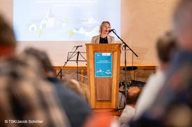 Ministerin Karawanskij bei der Begrüßung