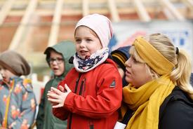 Kindergartenkind mit Mutter