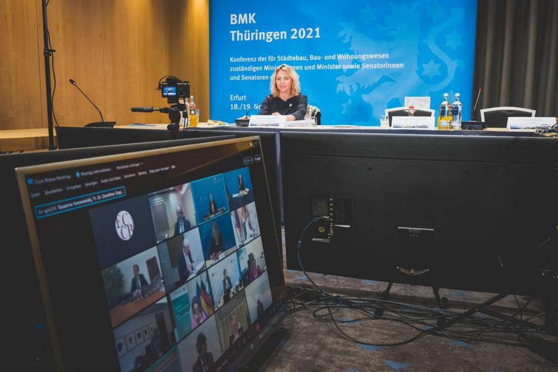 Ministerin Karawanskij in der Videokonferenz mit den anderen Bauministerinnen und -ministern